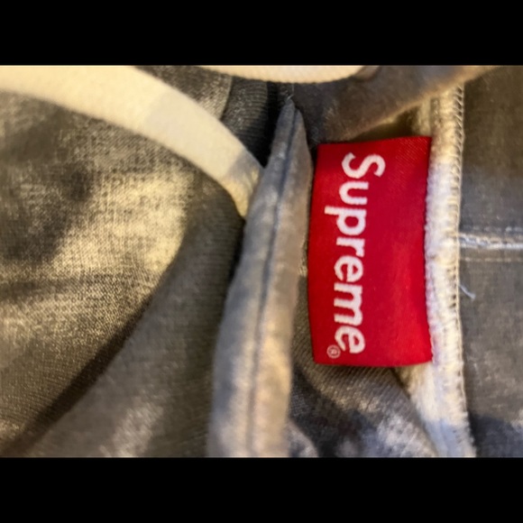 Sweatshirt - Picture 2 of 4